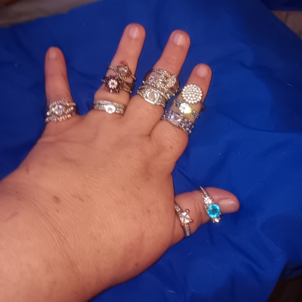 Lot of fashion jewelry